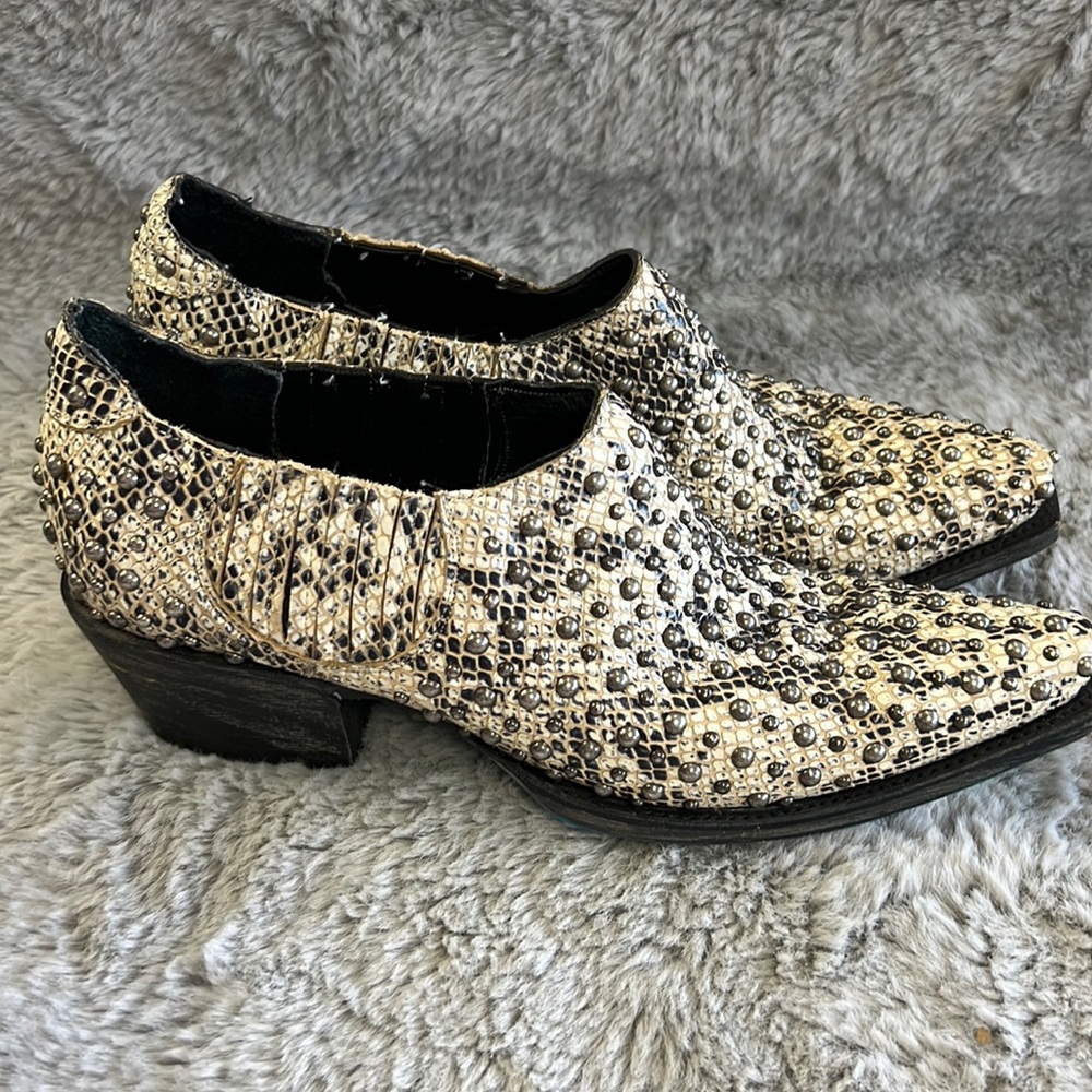 Lane booties